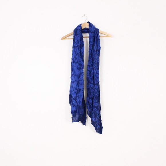 *Blue Floral Victoria Style Scarf - Picture 4 of 4